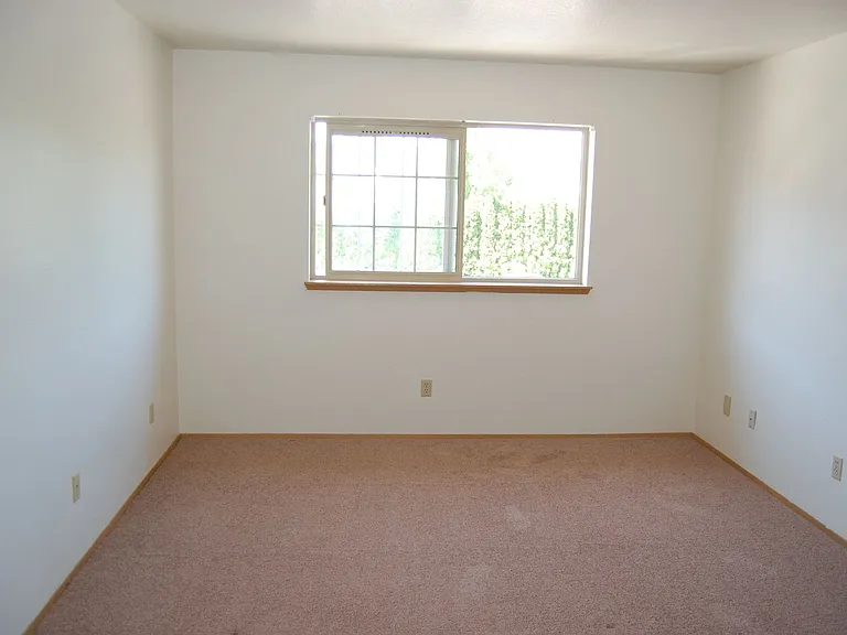 3400 NE 66th Ave — Photo 9