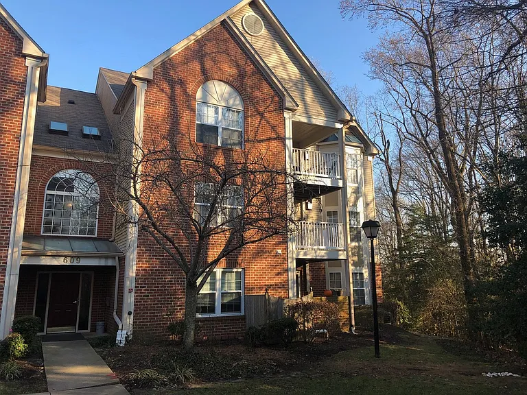 609 Admiral Dr #208 — Photo 2