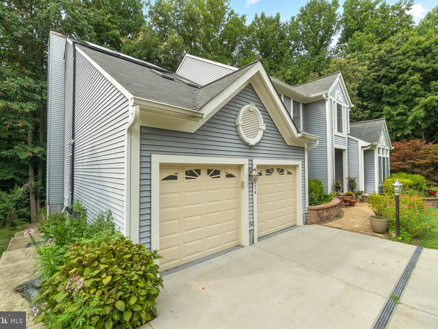 4 bed, 3.0 bath, 4296 sqft, $4,400 — Photo 2