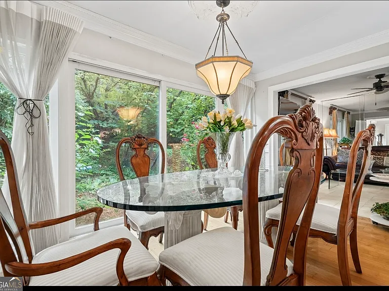 81 Hampshire Ct — Photo 19