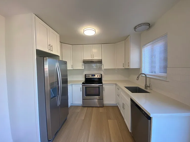 162 Roosevelt Ave — Photo 9