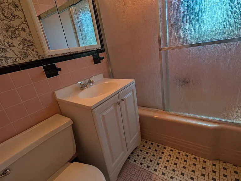 576 Whitney Ave #3E — Photo 5