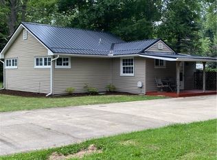 1585 Lake View Ave, Madison, OH 44057