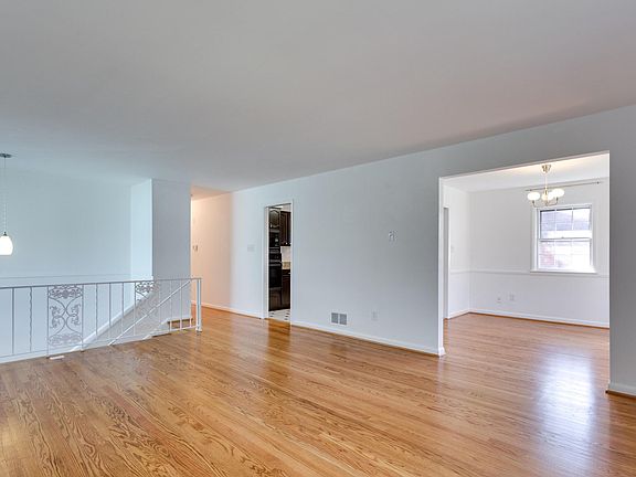 4th image of 2815 Elsmore St