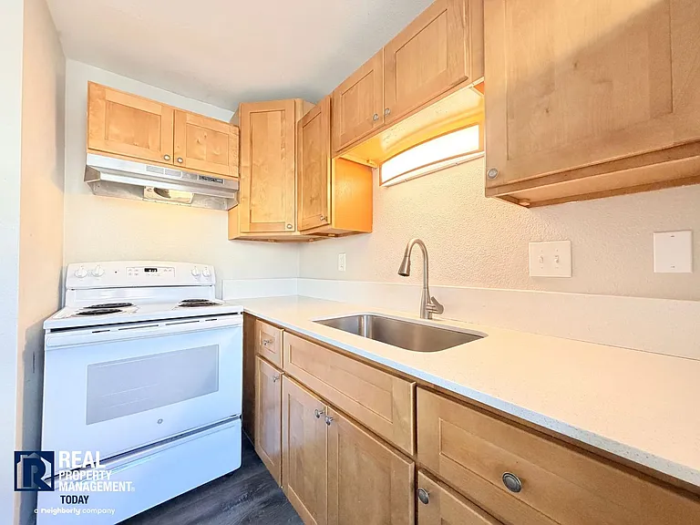 6415 Steilacoom Blvd SW Tacoma — Photo 9