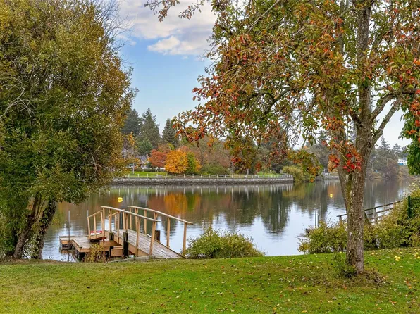 1178 Rhoda Ln, Esquimalt, BC V9A 4H2