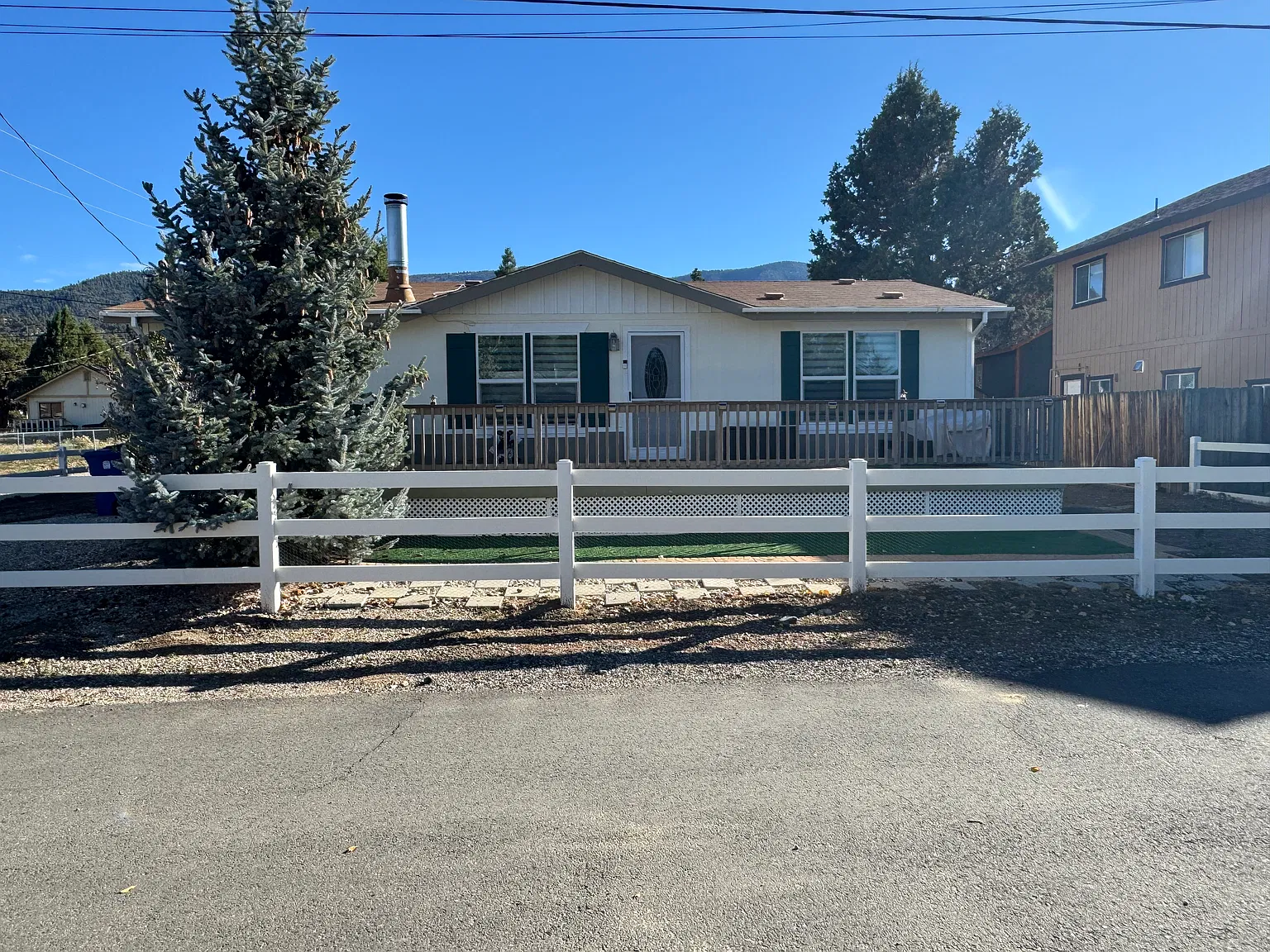 3 bed, 1150 sqft, $1,900 — Photo 1