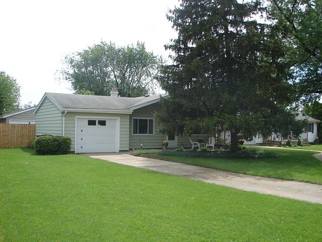 1st image of 809 Hiawatha Dr