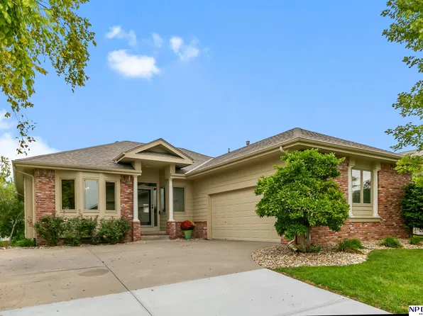 14608 Read Cir, Bennington, NE 68007