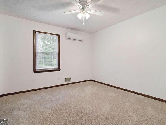 4th image of 3040 Land Rd