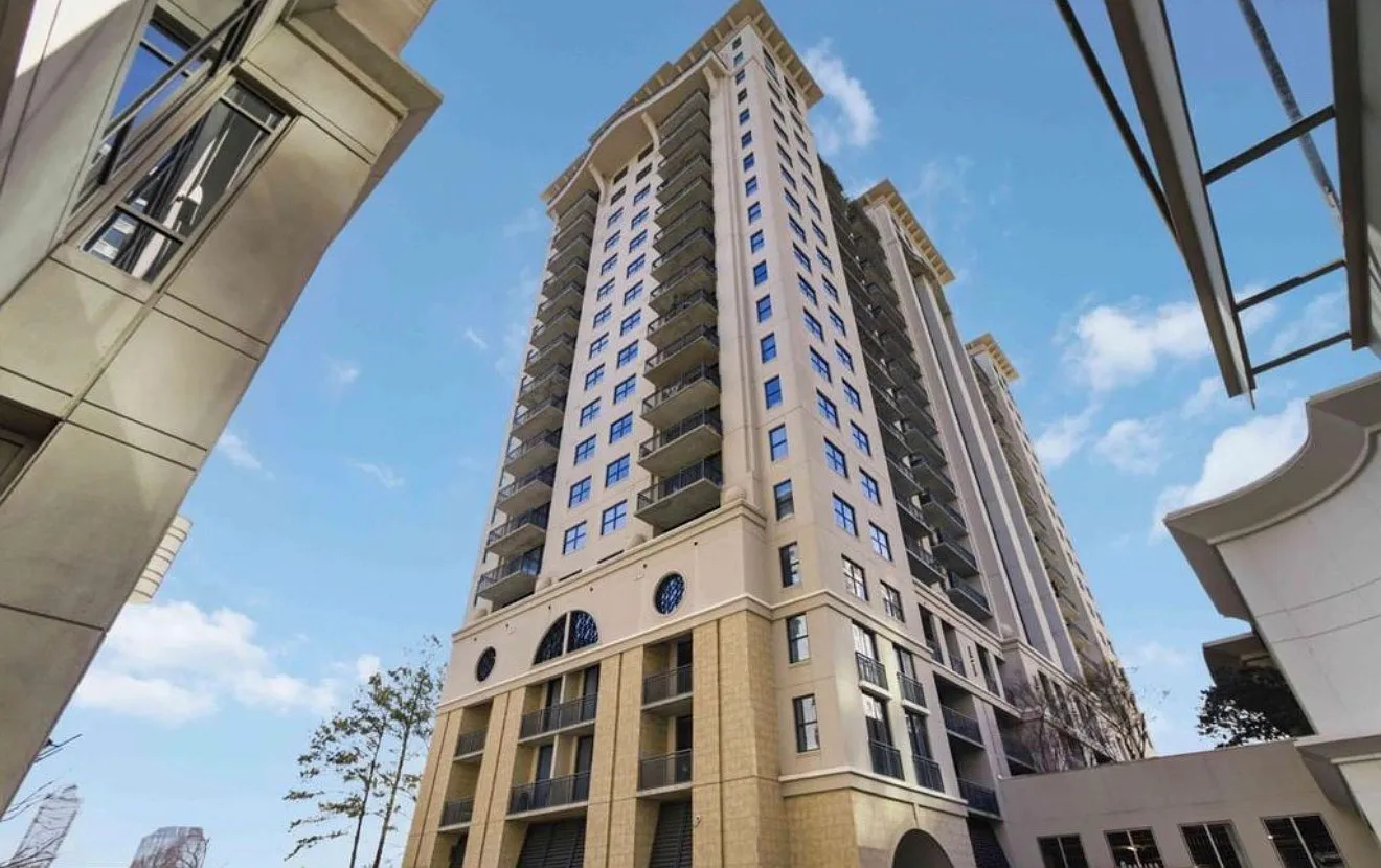 1 bed, 895 sqft, $2,299 — Photo 1
