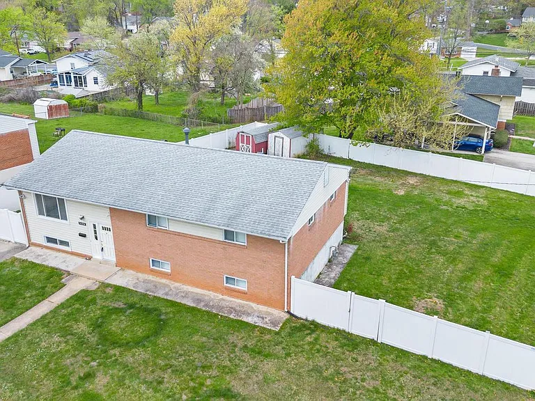 14236 Chadwick Ln — Photo 4
