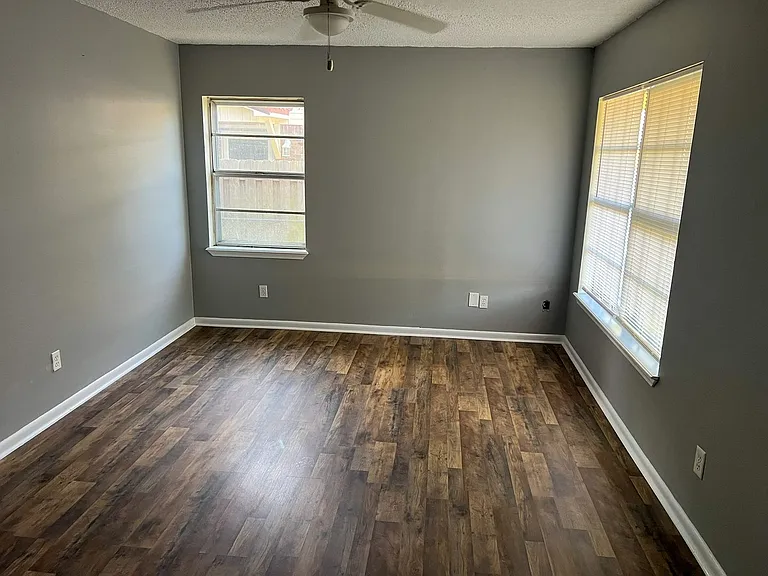 6255 Memphis Ave — Photo 2