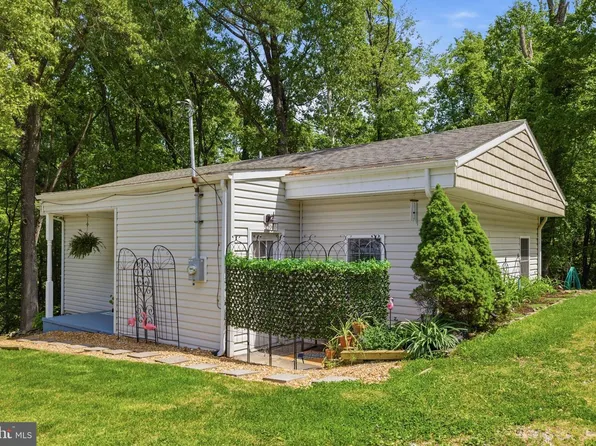 350 Evergreen Ln, Bluemont, VA 20135