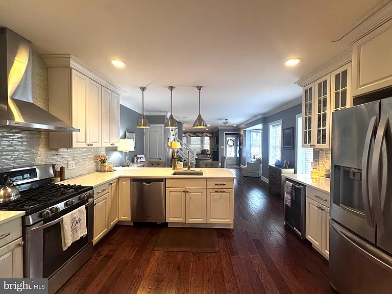 24 Thomas Ave — Photo 31