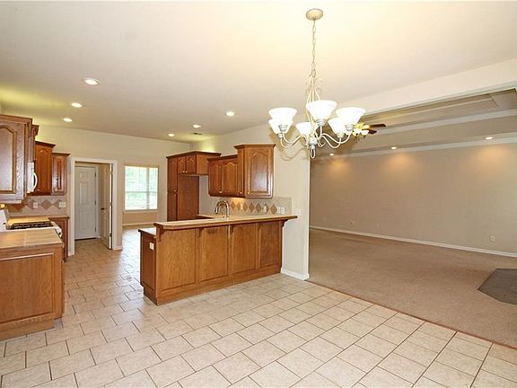 4th image of 700 Turtle Creek Dr
