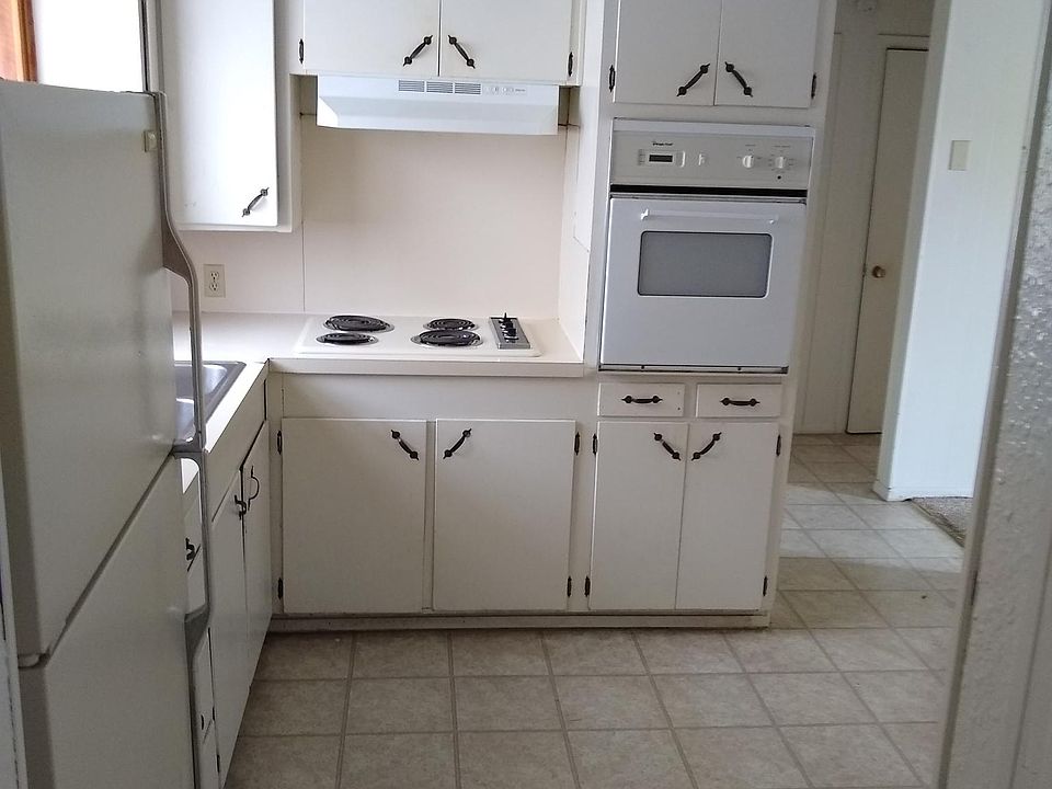 2nd image of 400 N Avenue K APT 1