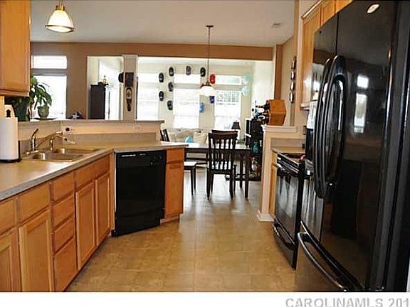 3rd image of 4240 Piccadilly Ln #4240