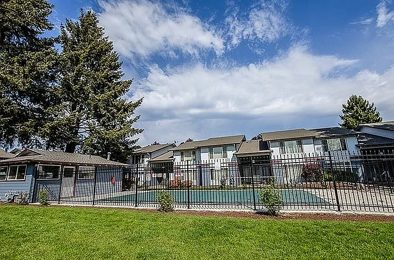 Silver Lea Apartments - Eugene Oregon