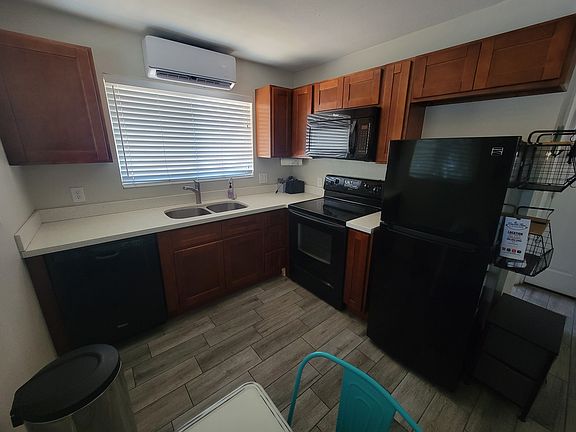 5th image of 170 E Broadway Ln #B