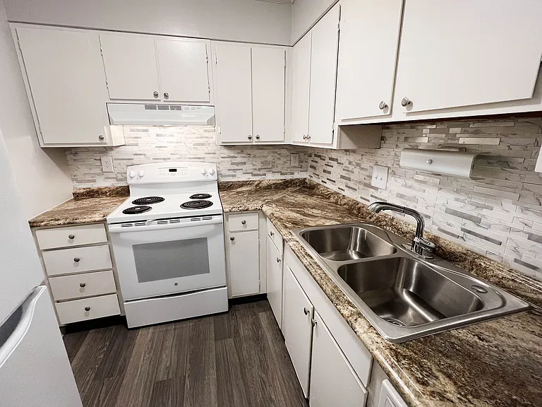 Oakwood Apartments — Photo 60