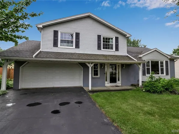 8 Ravenwood Dr, Lancaster, NY 14086