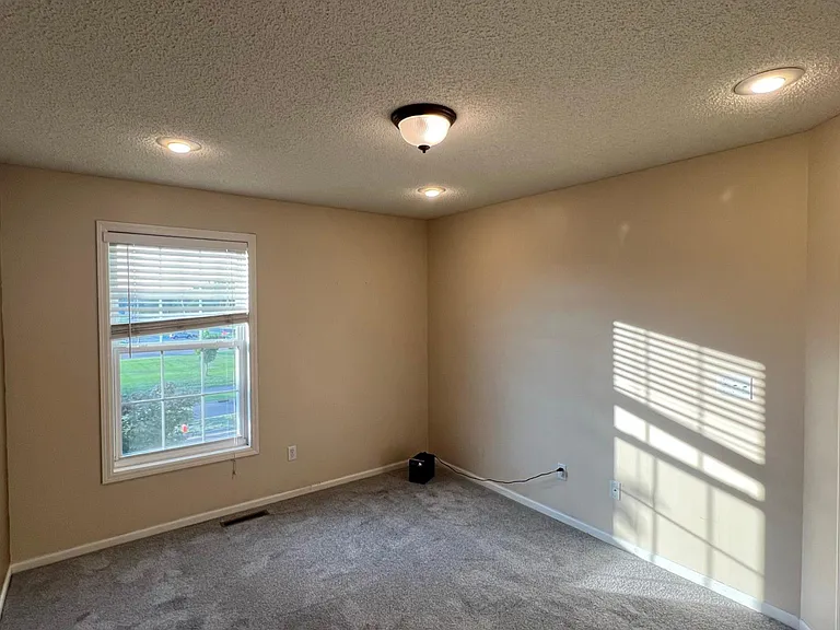7866 Old Carriage Ct #7866 — Photo 35