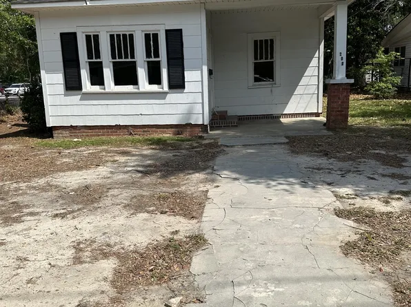 209 Academy St, Mullins, SC 29574