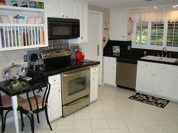 4th image of 5850 Honeysuckle Dr