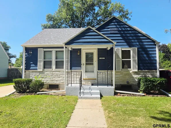 1223 N Blackburn Ave, York, NE 68467