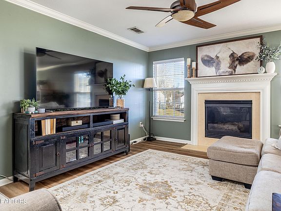 2nd image of 6527 Airtree Ln