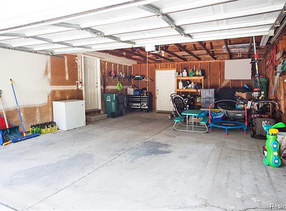 3rd image of 4426 Holly Dr