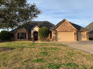 1100 Shady Oaks Dr, Angleton, TX 77515