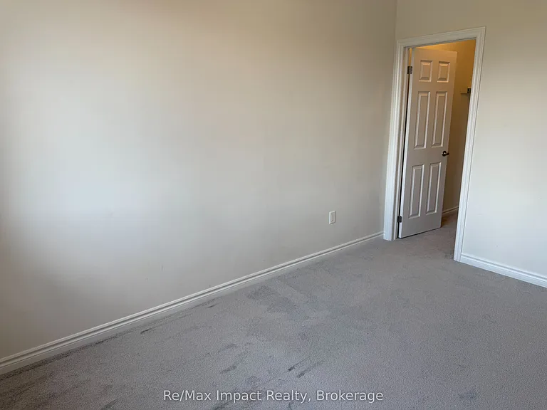 166 Auckland Dr — Photo 44