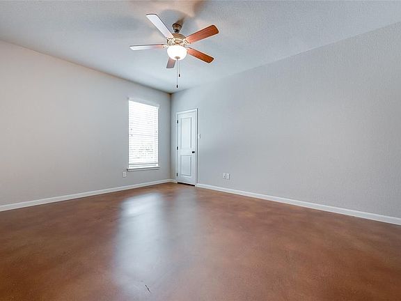 4th image of 2713 McCart Ave
