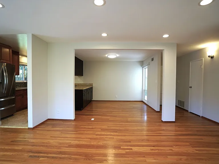 1185 Countess Ct — Photo 7