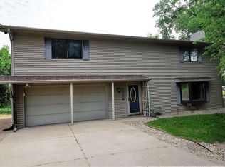 12 Deer River Rd, Columbus, NE 68601