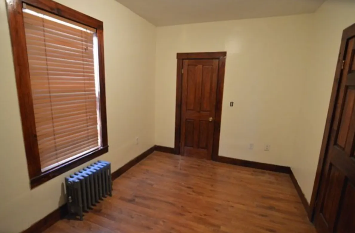 4 bed, 1300 sqft, $3,200 — Photo 4