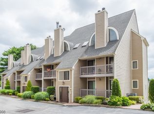 909 River Renaissance, East Rutherford, NJ 07073