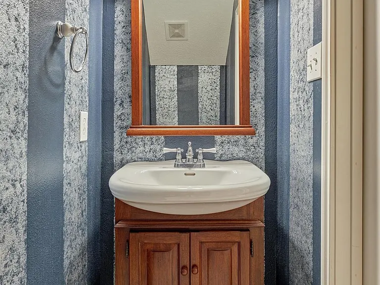 231 Blushwood Pl — Photo 15
