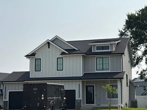 5429 150th St, Urbandale, IA 50323