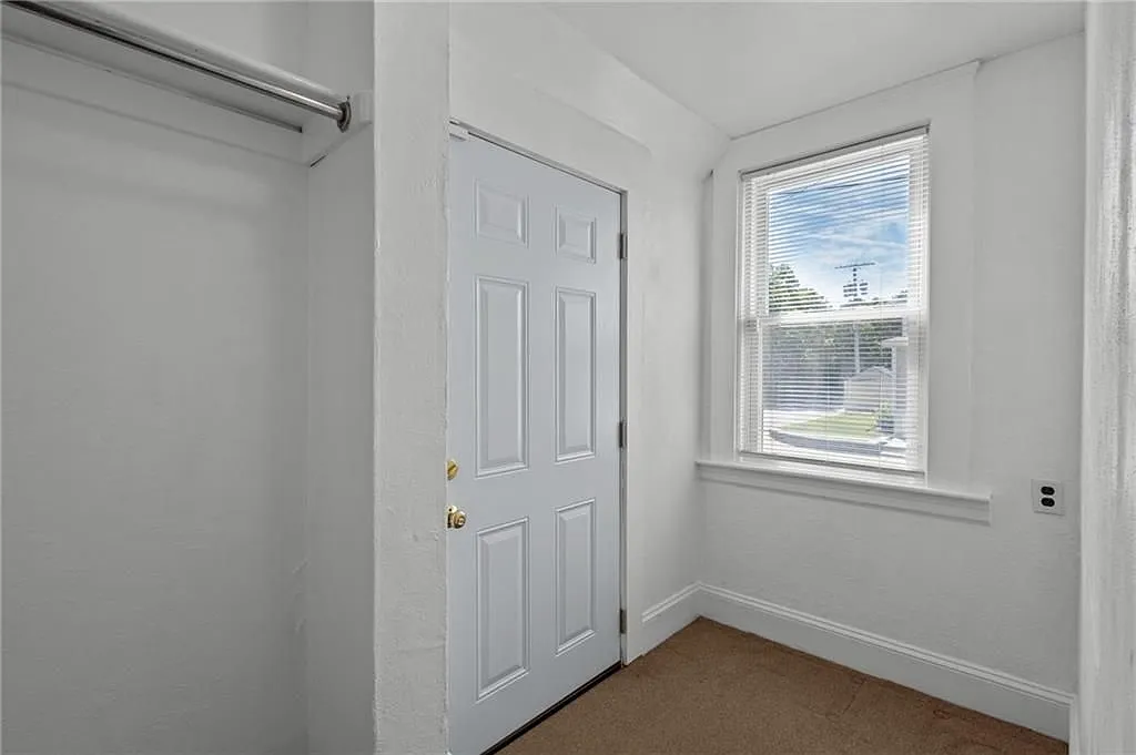 3 bed, 1.0 bath, 1141 sqft, $3,000 — Photo 2