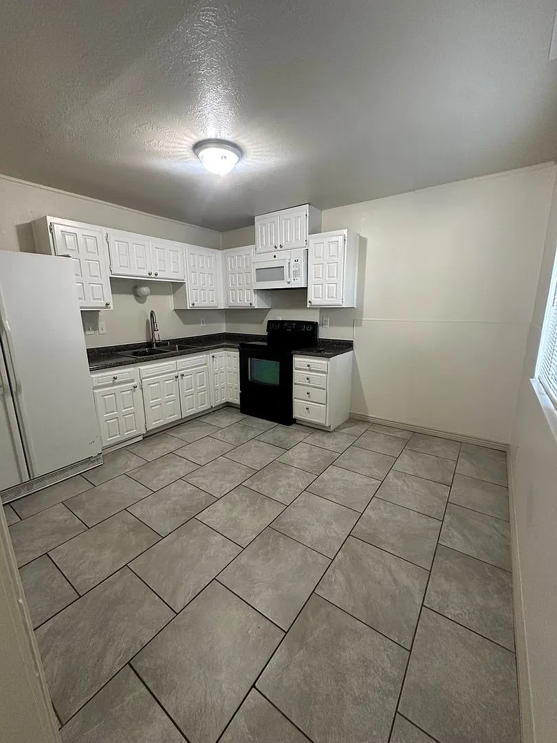 3065 S 9100 W — Photo 3