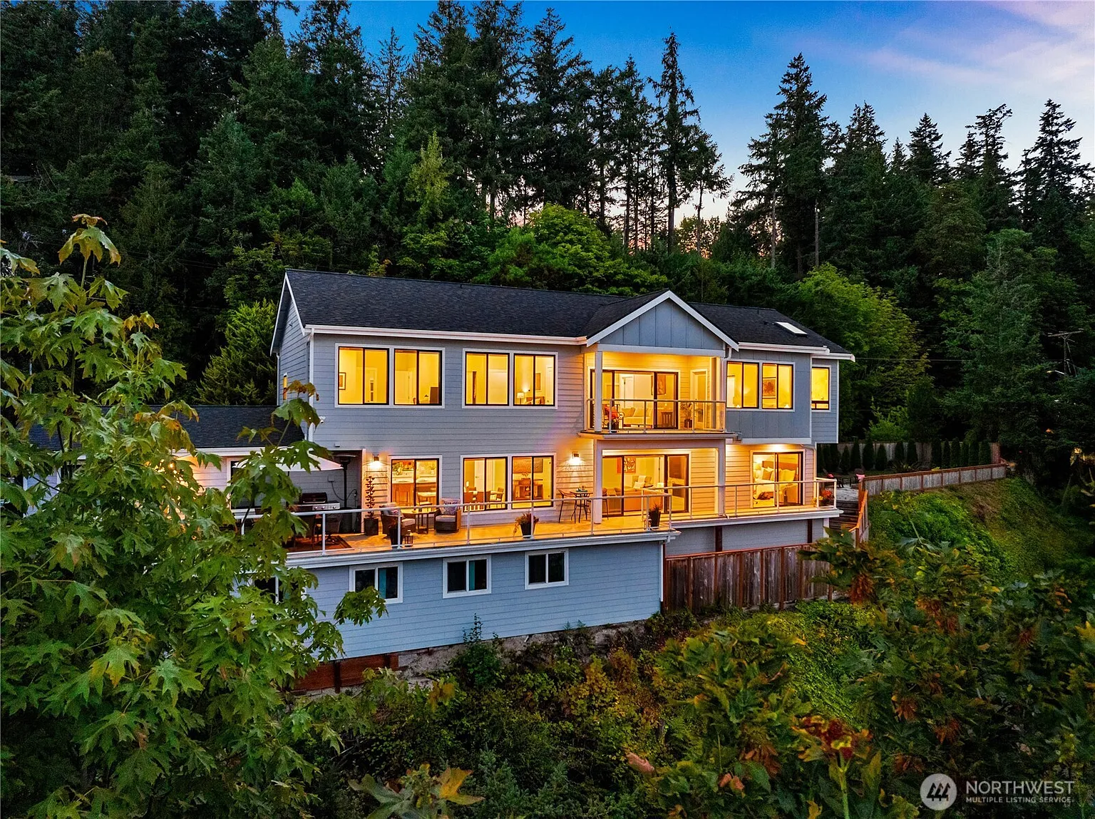 670 W Lake Sammamish Parkway NE photo 1