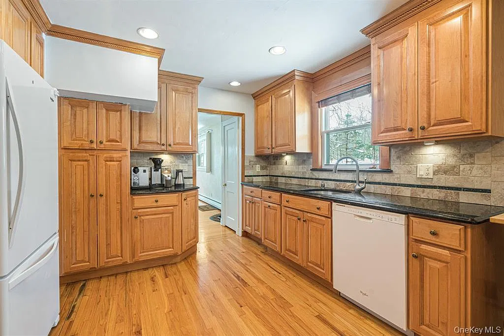 3 bed, 1848 sqft, $3,500 — Photo 4