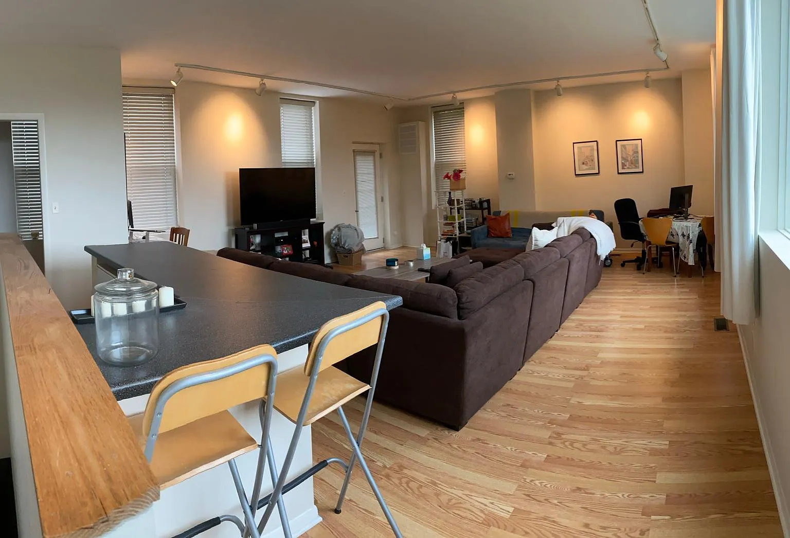 2 bed, 2.5 bath, 1600 sqft, $3,400 — Photo 1