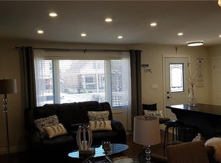 352 E 17th St, Hamilton, ON L9A4N2