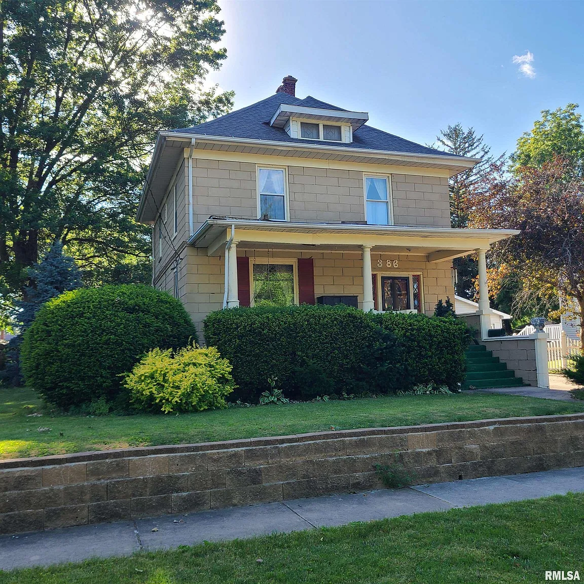 386 Jefferson St photo 1