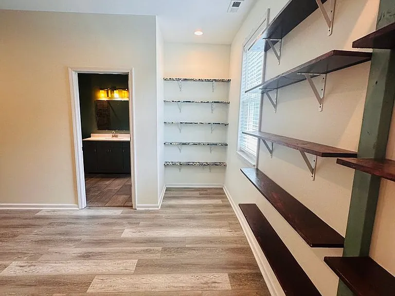 506 E Ormsby Ave — Photo 20