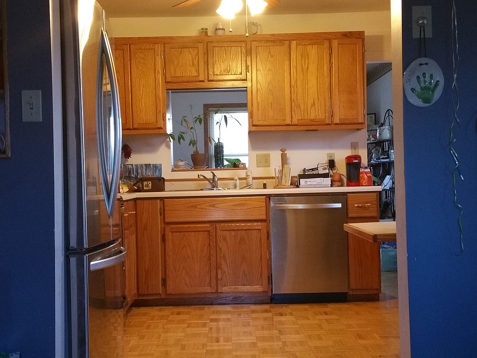 Eat-in kitchen